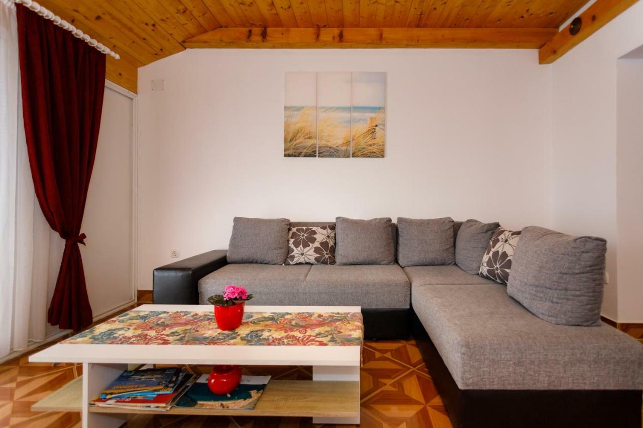 Apartment Aleksandra Malinska Exterior foto